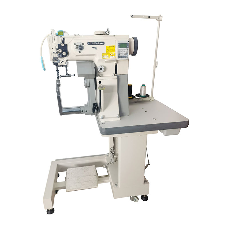 U-formet computersymaskine med roterende arm